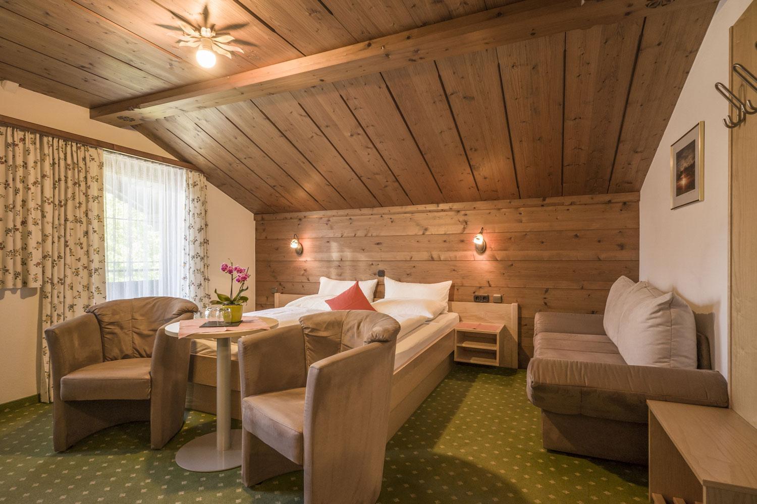 Doppelzimmer mit Balkon